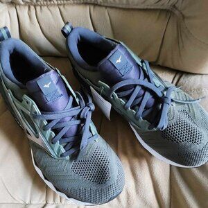 Mizuno Infinity Wave Men's Sneakers Size 8.5  New with tag